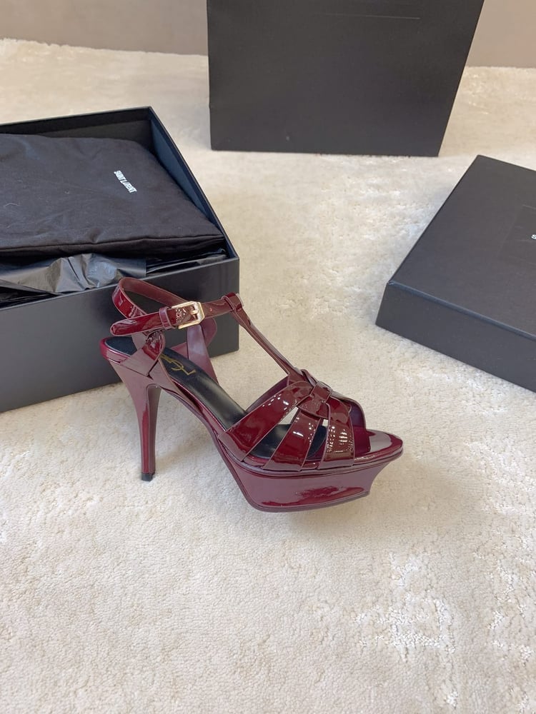 صندل سان لوران "تريبيوت" (Saint Laurent Tribute Sandal)