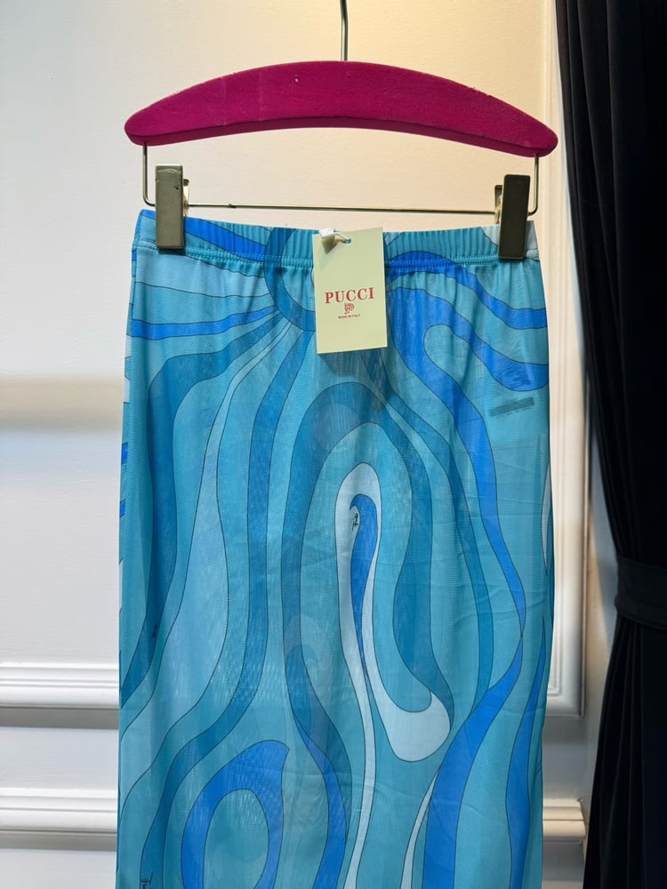 تنورة "بوتشي" (Pucci) الفاخرة