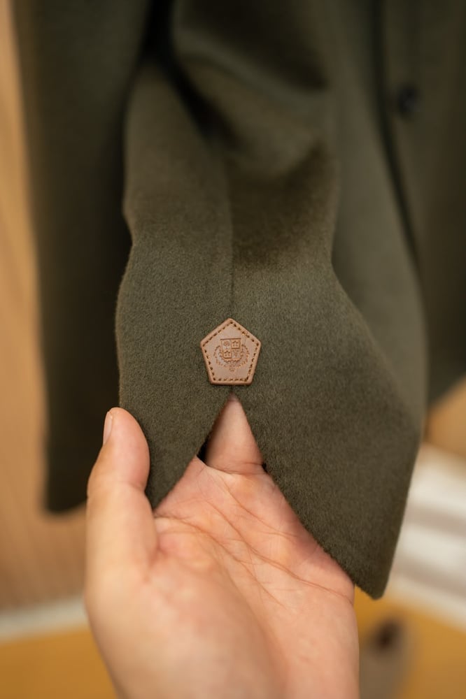 جاكيت كشمير فاخر بجيوب على الصدر من لورو بيانا (Loro Piana Men's Cashmere Overshirt / Jacket)