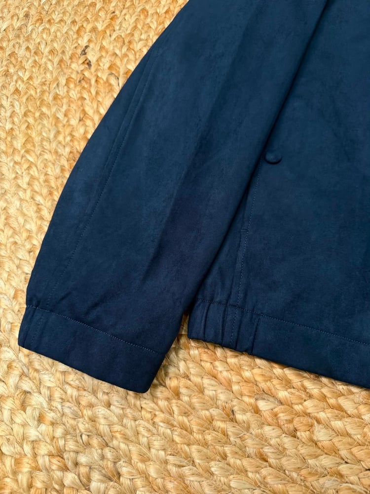 جاكيت جلد / شمواه رجالي فاخر من "برلوتي" (Berluti) باللون الكحلي الداكن (Suede Jacket)