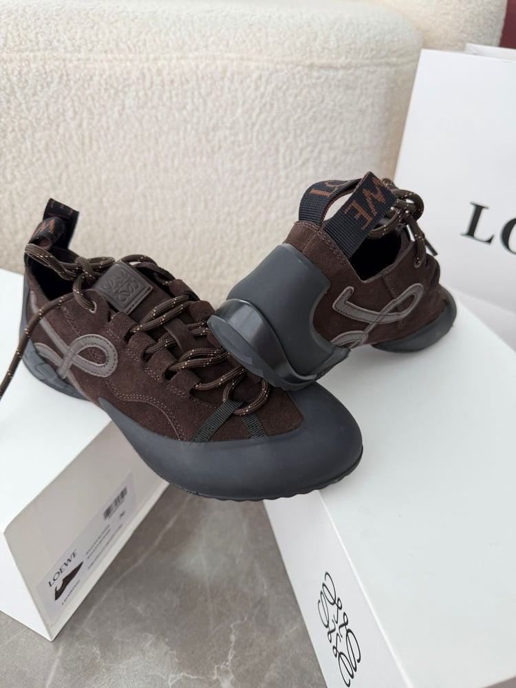 حذاء رياضي "سنيكرز فلاوت" من الشامواه والمطاط من لويفي (Loewe)