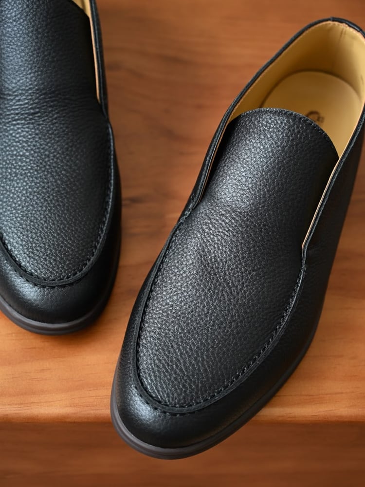 حذاء لورو بيانا الرجالي الحبيبي بنعل متناسق (Loro Piana Open Walk Grained Leather Shoes - Monochrome Sole)