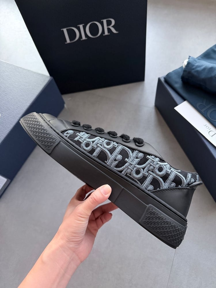 حذاء سنيكرز B33 من Dior