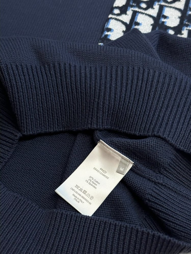 سويت شيرت تريكو رجالي فاخر بتفاصيل أوبليك من كريستيان ديور (Christian Dior)