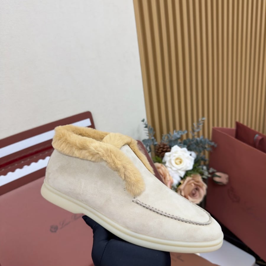 حذاء لورو بيانا النسائي الشمواه المبطن بفرو العسل (Loro Piana Honey Fur Open Walk Shoes)
