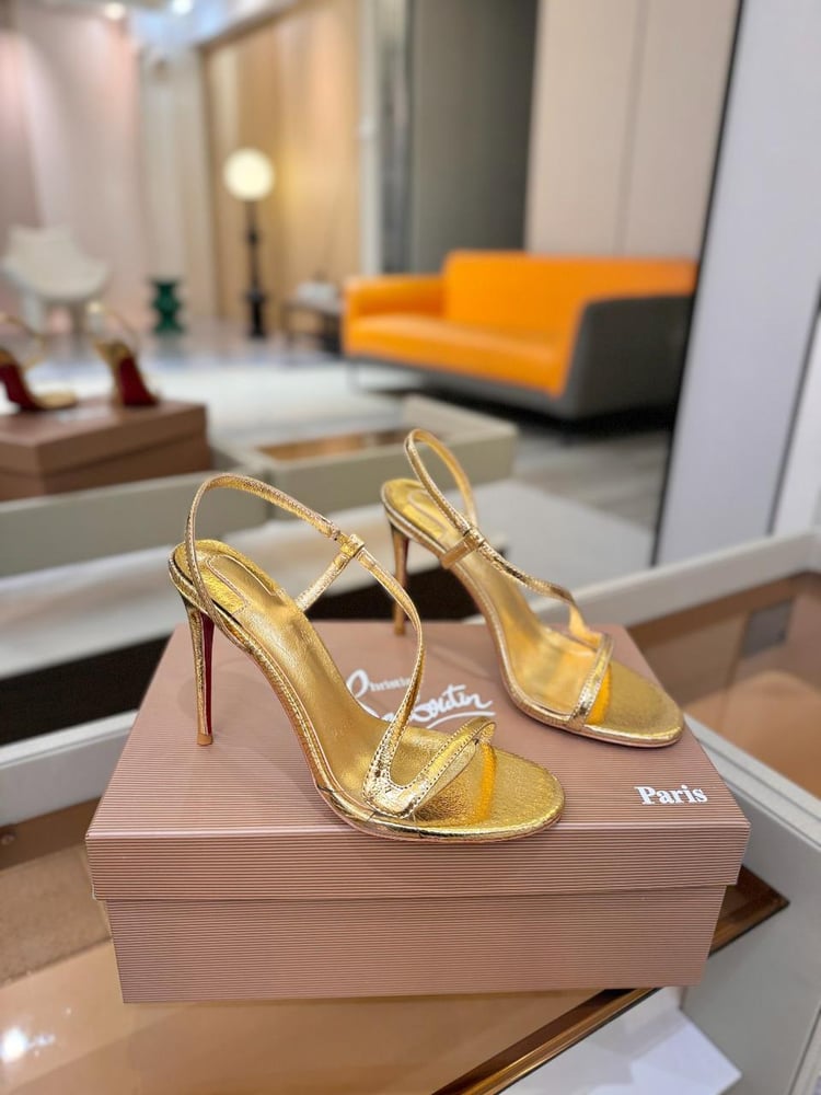 ‎صندل سهرة بكعب عالٍ وسيور متقاطعة من  (christian louboutin)