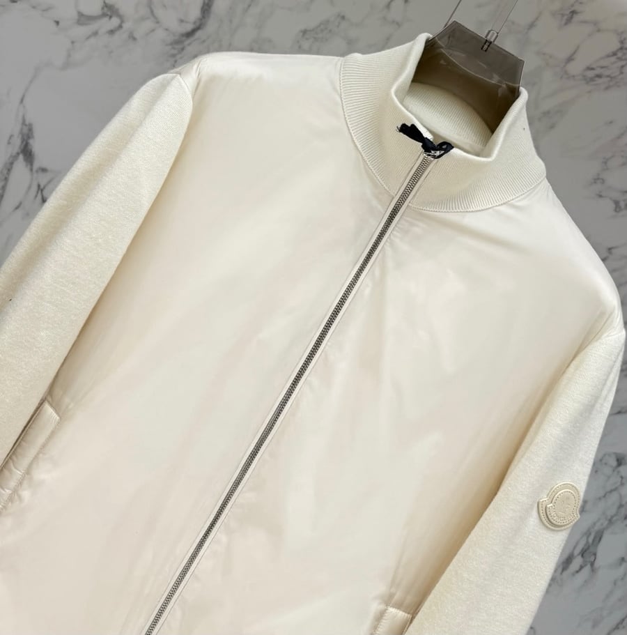 جاكيت رجالي فاخر بتصميم هجين من مونكلير (Moncler)