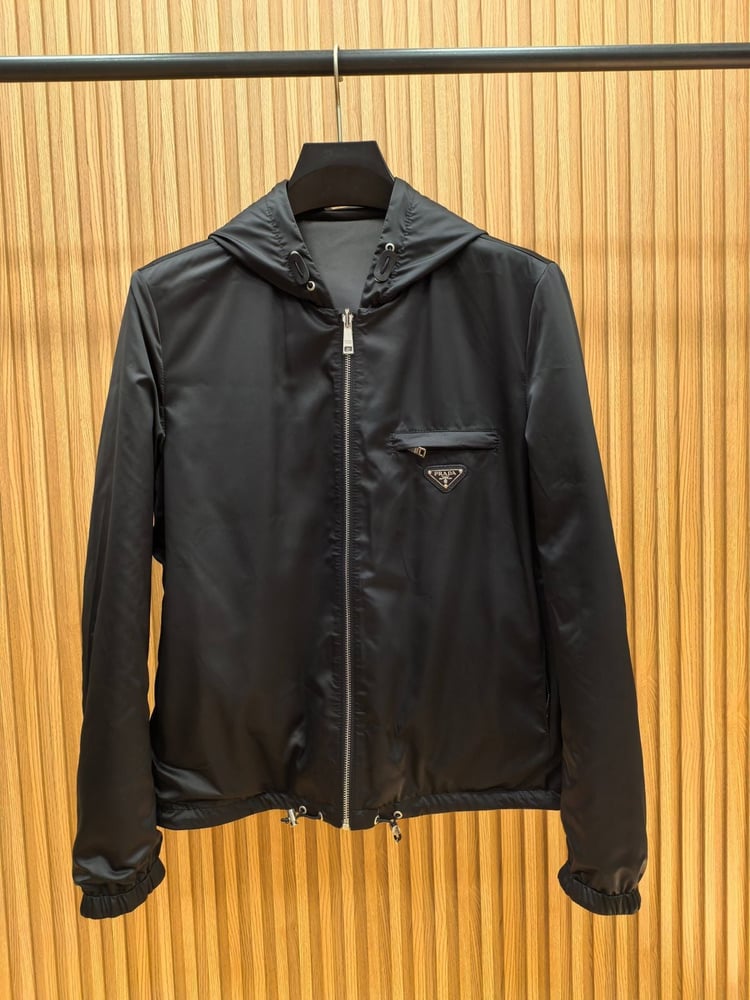 جاكيت / معطف رجالي فاخر ذو وجهين (Reversible) بقبعة من "برادا" (Prada)