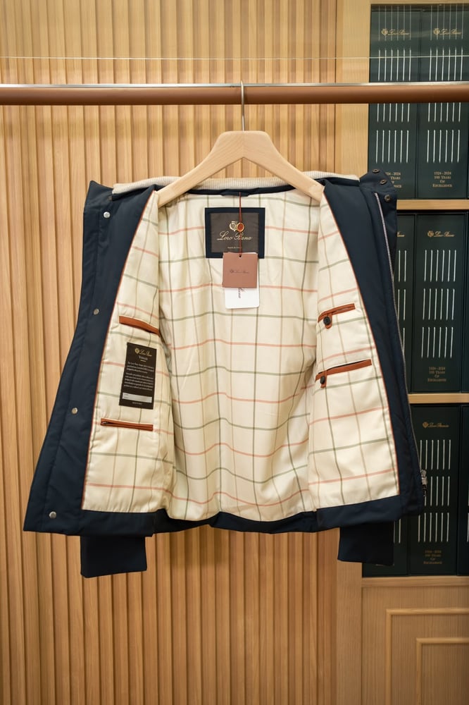 معطف "فوياجر" الفاخر المقاوم للعوامل الجوية من لورو بيانا (Loro Piana Voyager Jacket)