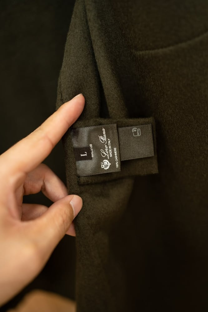 جاكيت كشمير فاخر بجيوب على الصدر من لورو بيانا (Loro Piana Men's Cashmere Overshirt / Jacket)