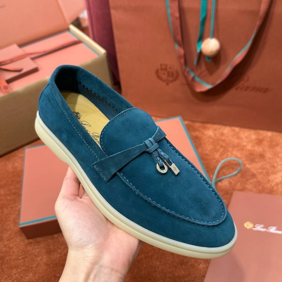 حذاء لوفر نسائي فاخر من لورو بيانا (Loro Piana Summer Walk Loafers)