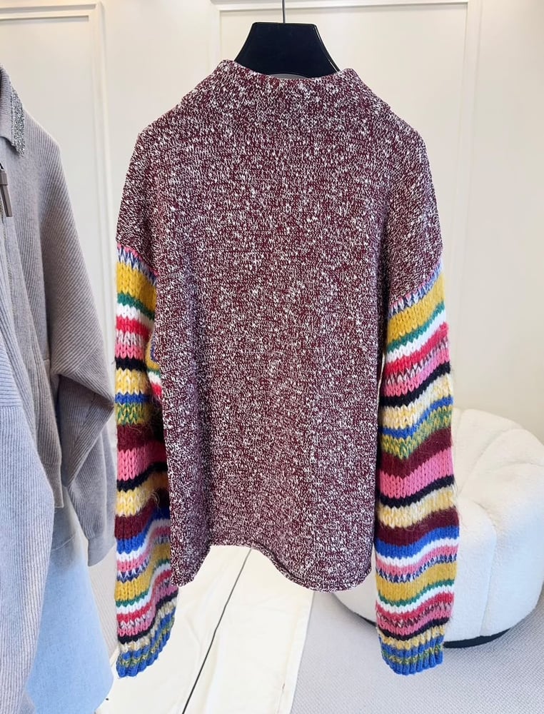 سترة سيلين النسائية المحبوكة بأكمام مخططة ملونة (Celine Striped-Sleeve Knit Pullover)