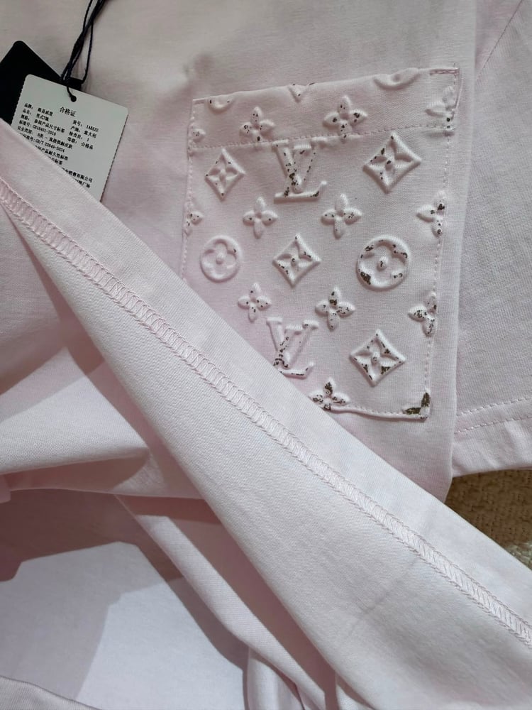 تيشيرت فاخر للرجال من لوي فيتون (Louis Vuitton T-Shirt)