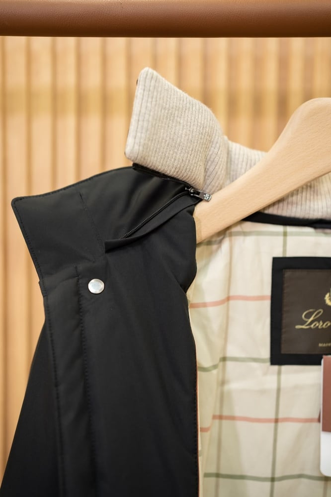 معطف "فوياجر" الفاخر المقاوم للعوامل الجوية من لورو بيانا (Loro Piana Voyager Jacket)