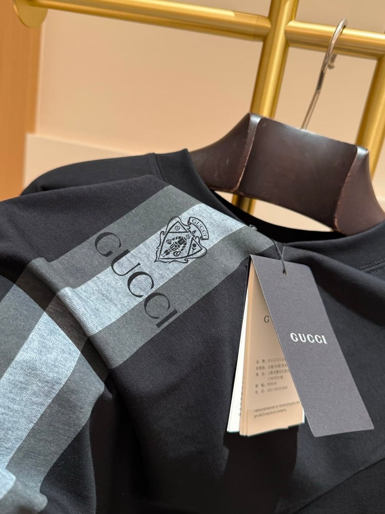 تيشرت رجالي فاخر بتصميم جوتشي (Gucci)