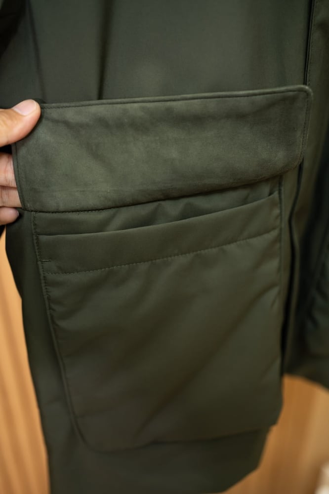معطف "فوياجر" الفاخر المقاوم للعوامل الجوية من لورو بيانا (Loro Piana Voyager Jacket)