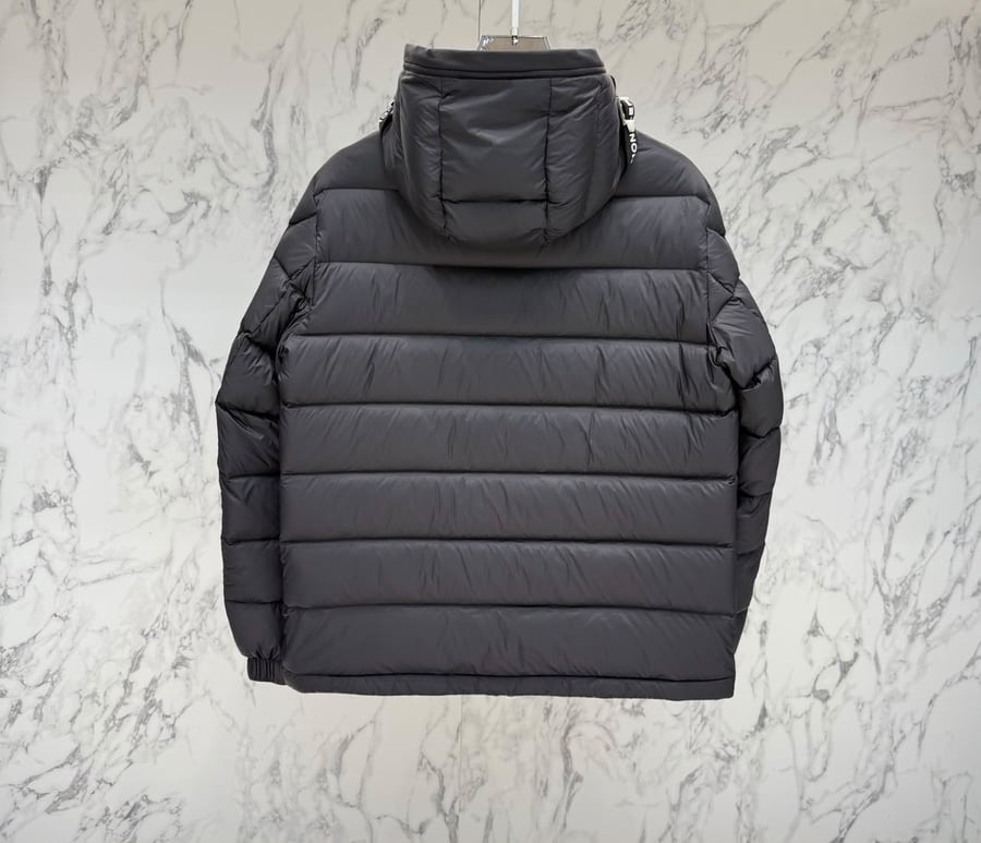 جاكيت شتوي رجالي منفوخ فاخر مع غطاء للرأس من مونكلير (Moncler)