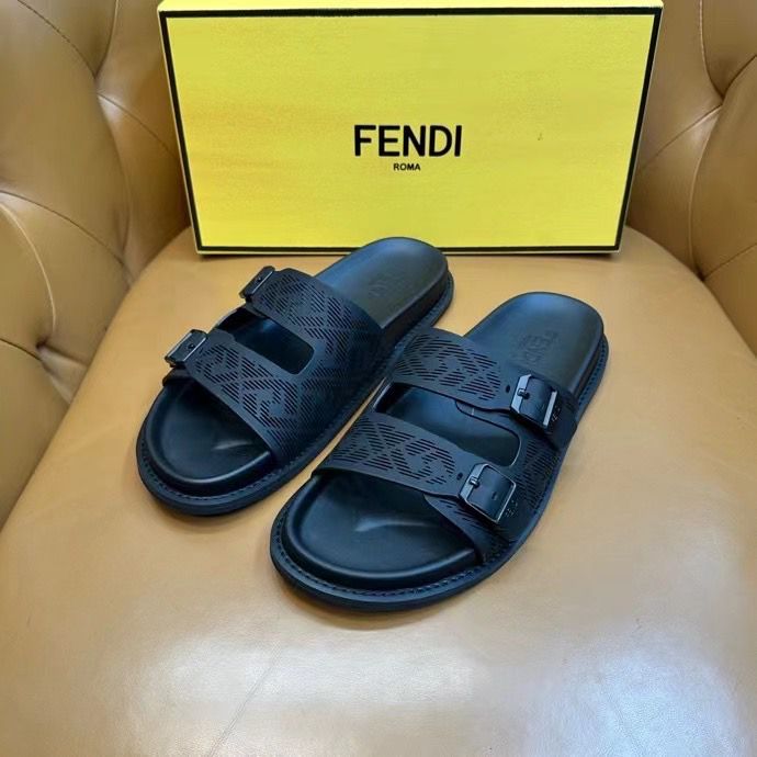 صندل فندي أسود بنقشة FF مفرغة Fendi FF Interlace Sandals
