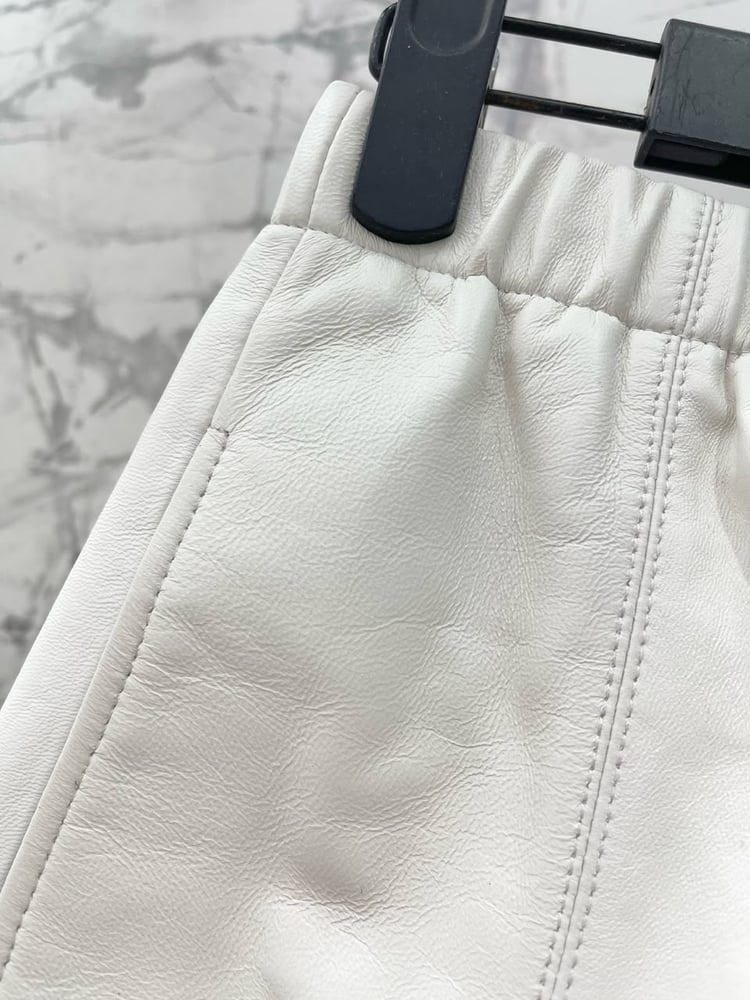 شورت "ديور" (Dior) الفاخر