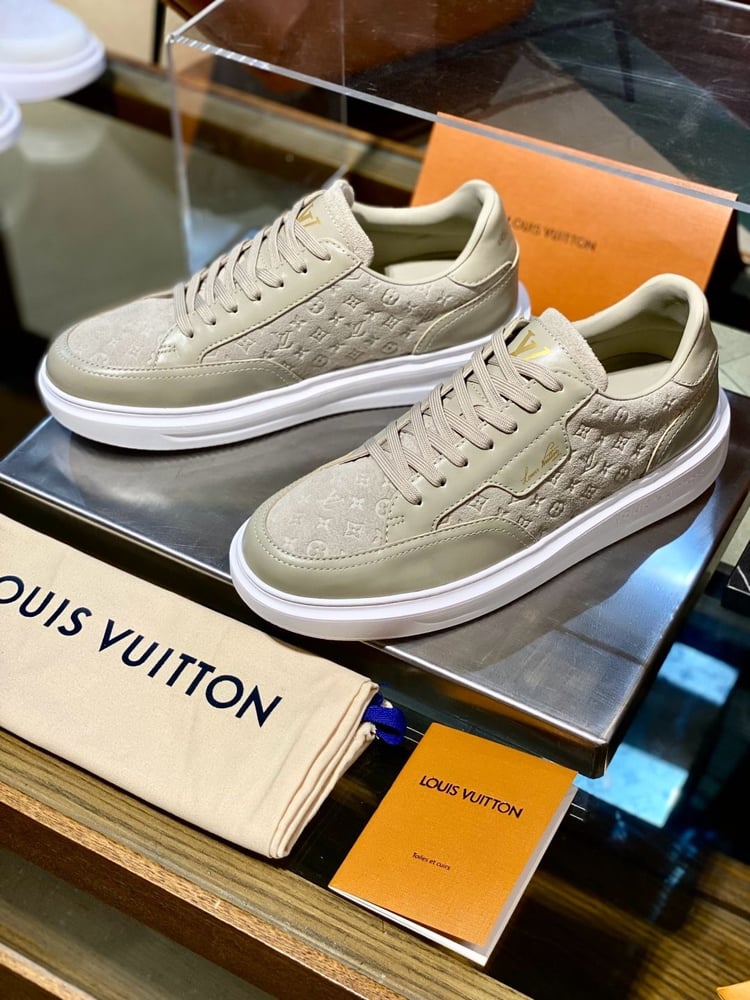 تشكيلة أحذية "لويس فيتون" الرياضية الفاخرة (Louis Vuitton Luxury Sneakers)