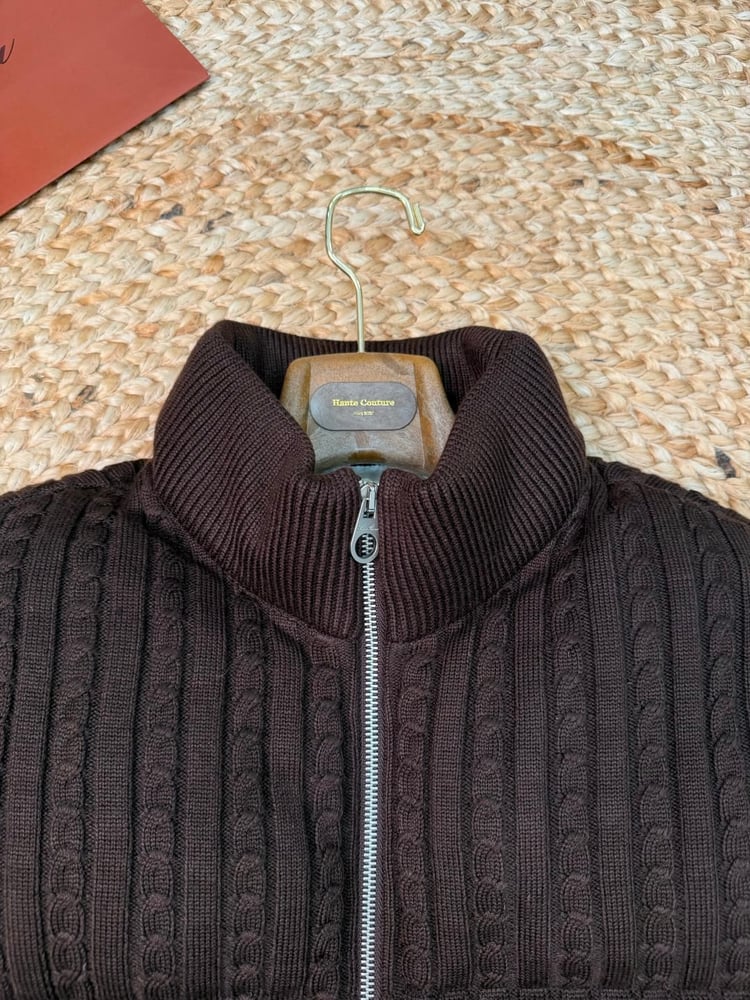 فيست / جيليه "لورو بيانا" (Loro Piana) الرجالي الفاخر بتصميم تريكو صوفي ومبطن (اللون البني الداكن)