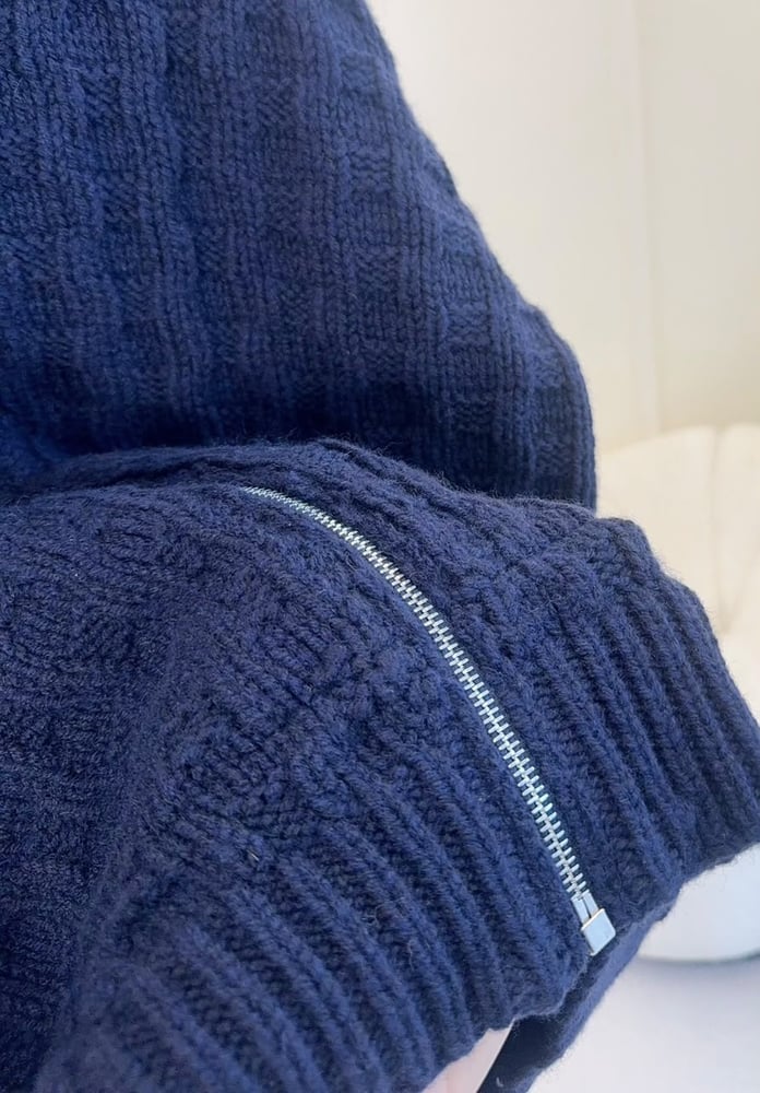 كارديجان برادا النسائي المحبوك بسحاب كامل (Prada Full-Zip Knit Cardigan)