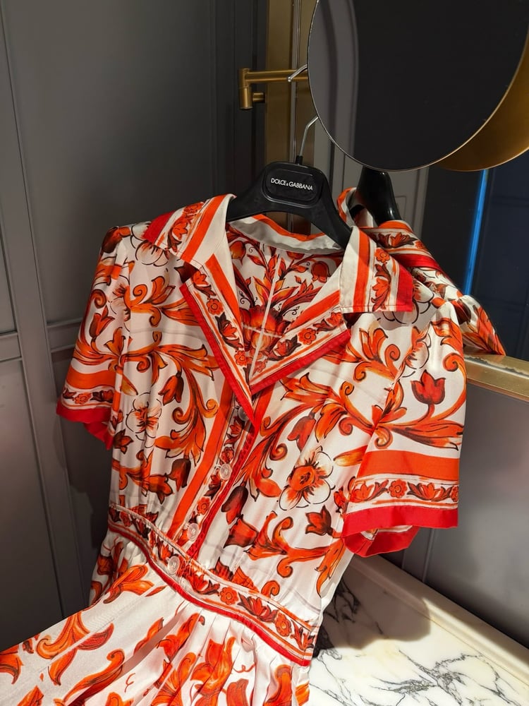 فستان "دولتشي آند غابانا" الحريري بنقشة المايوليكا (Dolce & Gabbana Silk Majolica Print Dress)
