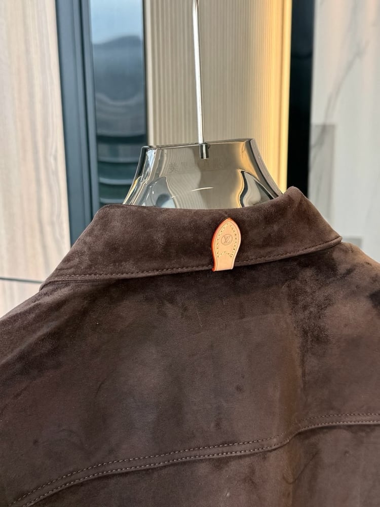جاكيت لويس فيتون الشمواه الفاخر (Louis Vuitton Suede Trucker Jacket)