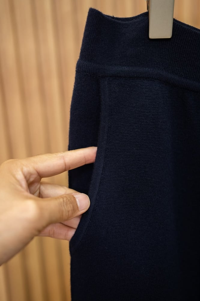طقم تريكو فاخر بسحاب وياقة بولو من لورو بيانا (Loro Piana Full-Zip Polo Knit Tracksuit)