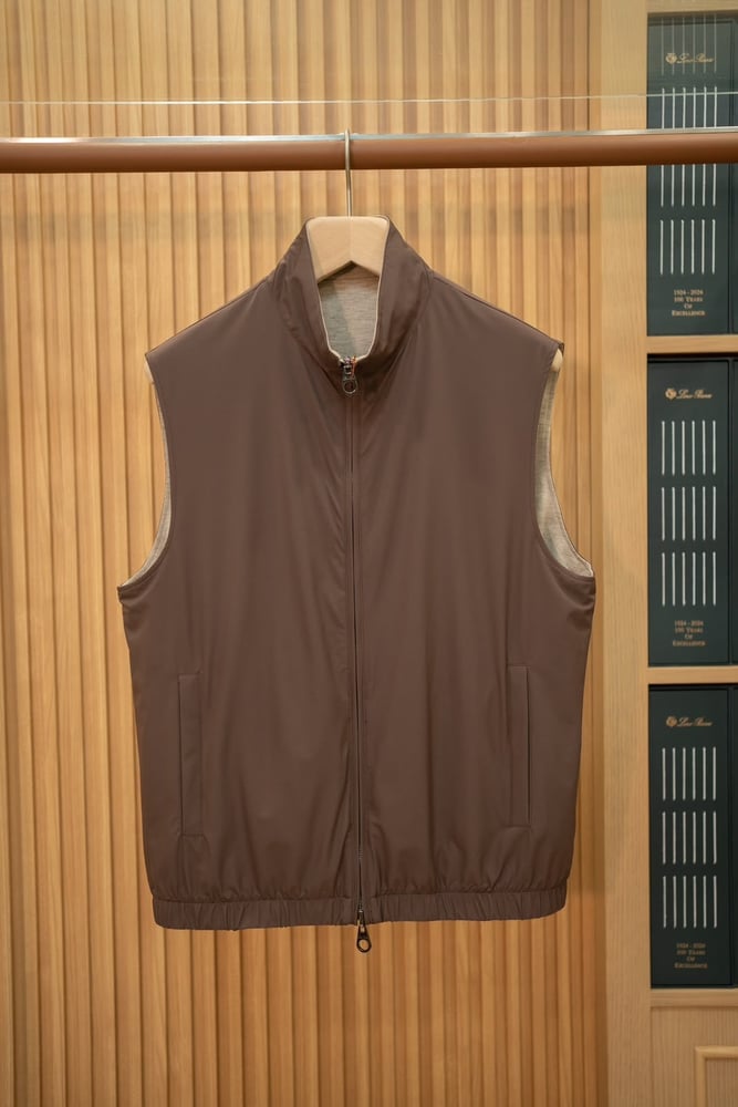 جاكيت "بومبر" الفاخر ثنائي الوجه من لورو بيانا (Loro Piana Reversible Bomber Vest)