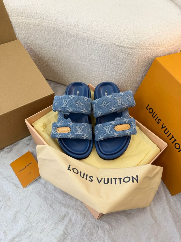 صندل "لويس فيتون" من الدنيم المبطن (Louis Vuitton Padded Denim Sandals)