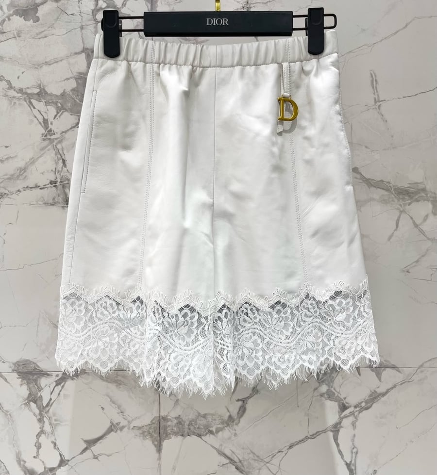 شورت "ديور" (Dior) الفاخر
