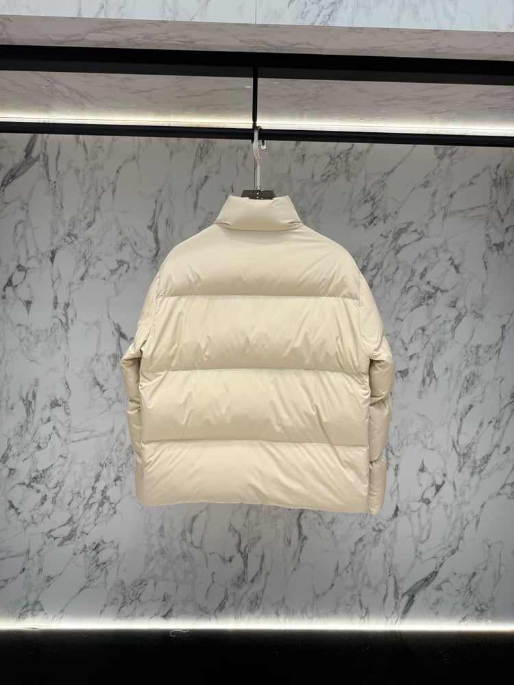 جاكيت منفوخ (Puffer) رجالي فاخر بياقة عالية من كريستيان ديور (Christian Dior)