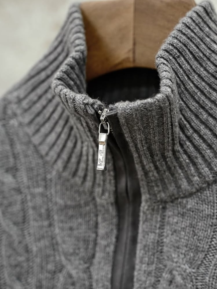 سترة لورو بيانا الرجالية الفاخرة المحبوكة بسحاب (Loro Piana Cable-Knit Zip Cardigan / Sweater)