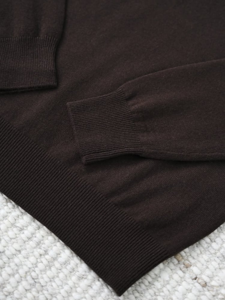سويتر لورو بيانا الكشمير الفاخر بياقة عالية (Loro Piana Cashmere Turtleneck Sweater)