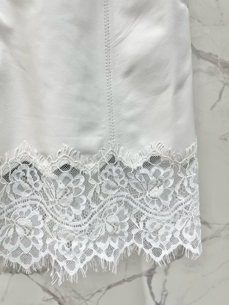 شورت "ديور" (Dior) الفاخر