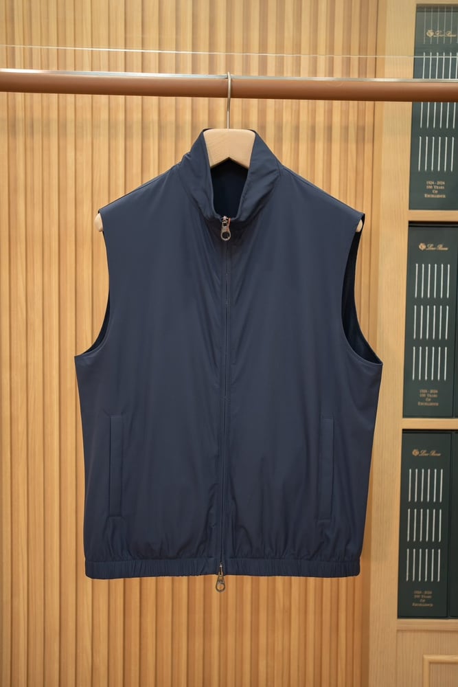 جاكيت "بومبر" الفاخر ثنائي الوجه من لورو بيانا (Loro Piana Reversible Bomber Vest)