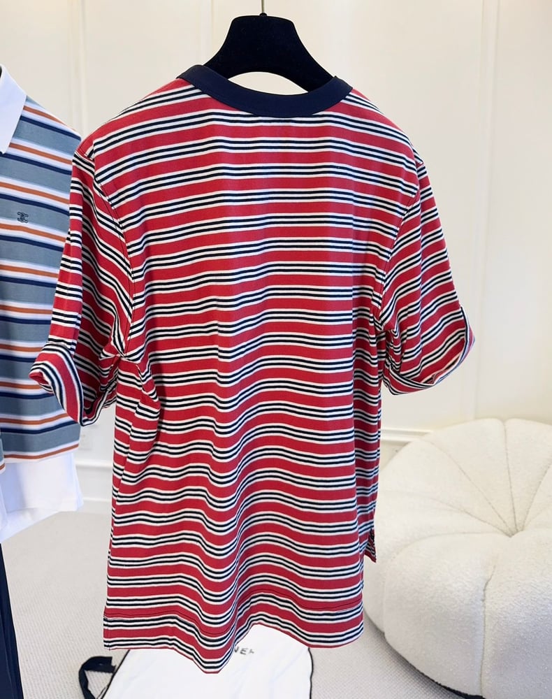 تيشيرت "شانيل" القطني بنقشة مقلمة (CHANEL Striped Cotton T-Shirt)