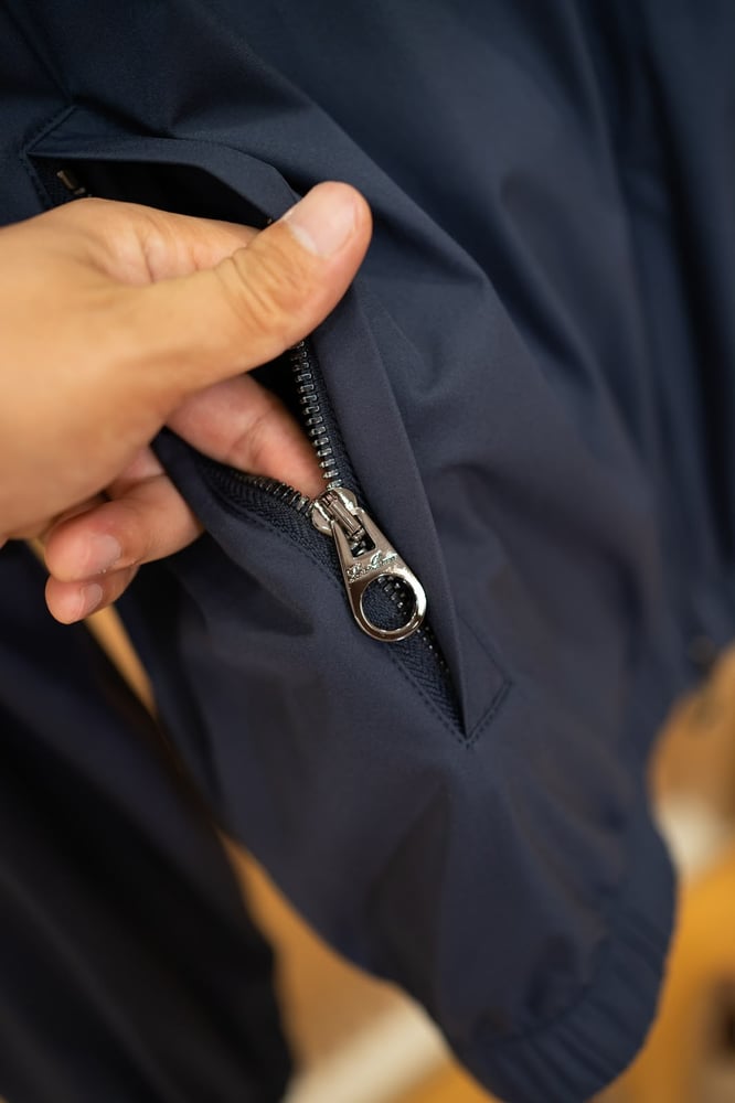 جاكيت "بومبر" الفاخر ثنائي الوجه بقبعة من لورو بيانا (Loro Piana Reversible Hooded Bomber Jacket)