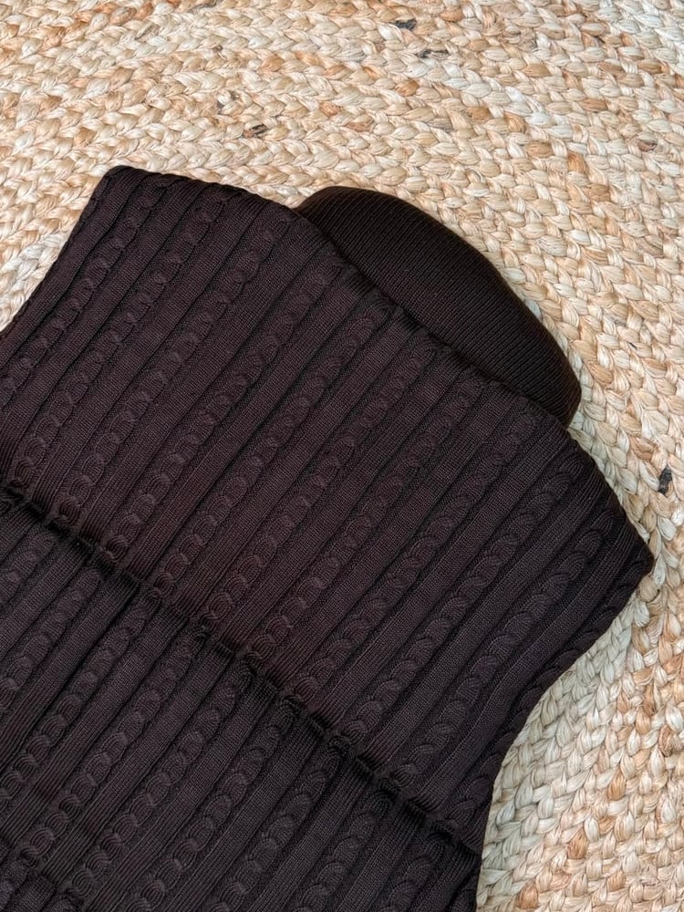 فيست / جيليه "لورو بيانا" (Loro Piana) الرجالي الفاخر بتصميم تريكو صوفي ومبطن (اللون البني الداكن)