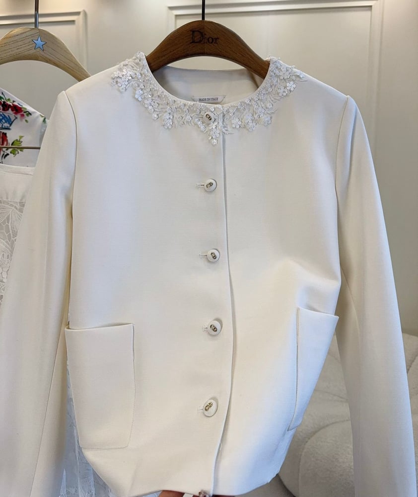 سترة ديور البيضاء المطرزة (Dior White Embellished Jacket)