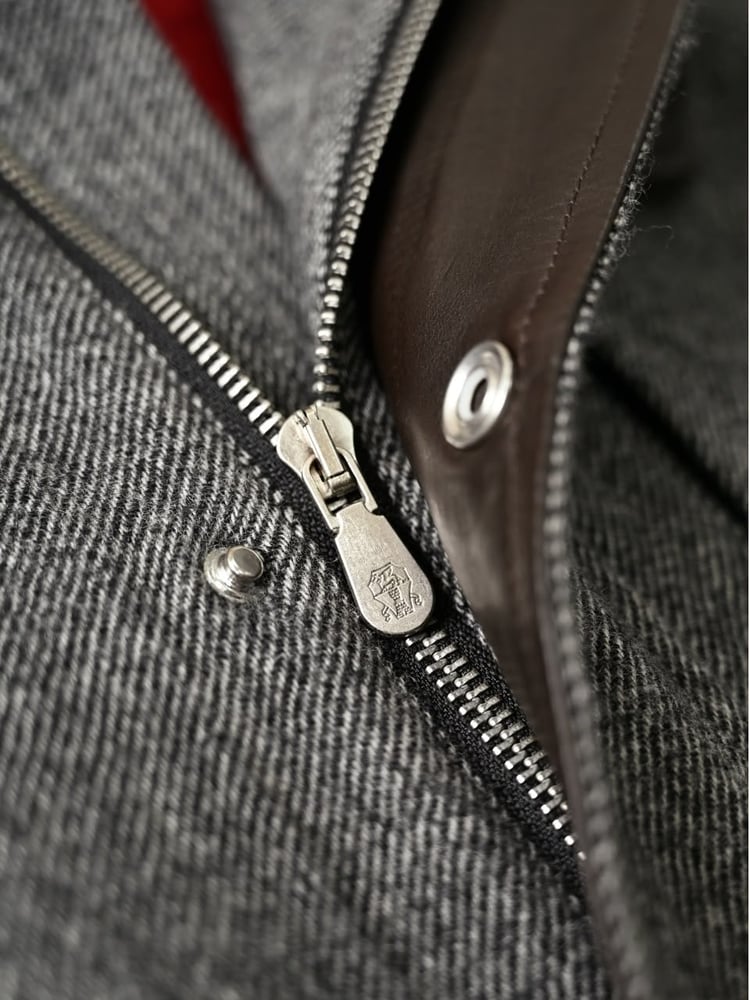 جاكيت برونيلو كوتشينيلي الرجالي الفاخر من الصوف بياقة جلدية (Brunello Cucinelli Wool Field Jacket with Leather Collar)