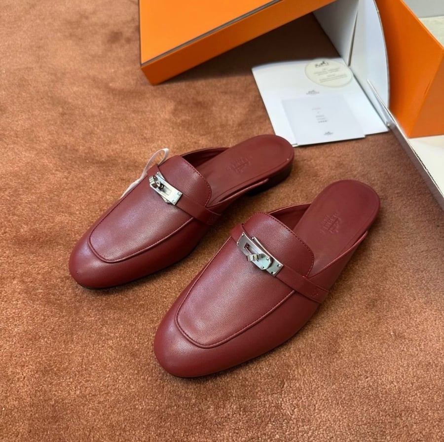 حذاء ميول (Mule) أوز الفاخر بقفل كلي الحصري من هيرميس (Hermès)