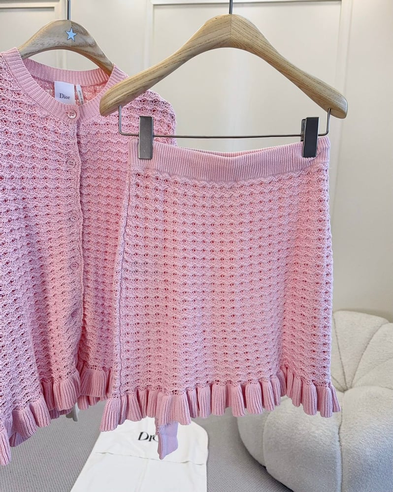 طقم ديور المحاك باللون الوردي (Dior Pink Knit Set)