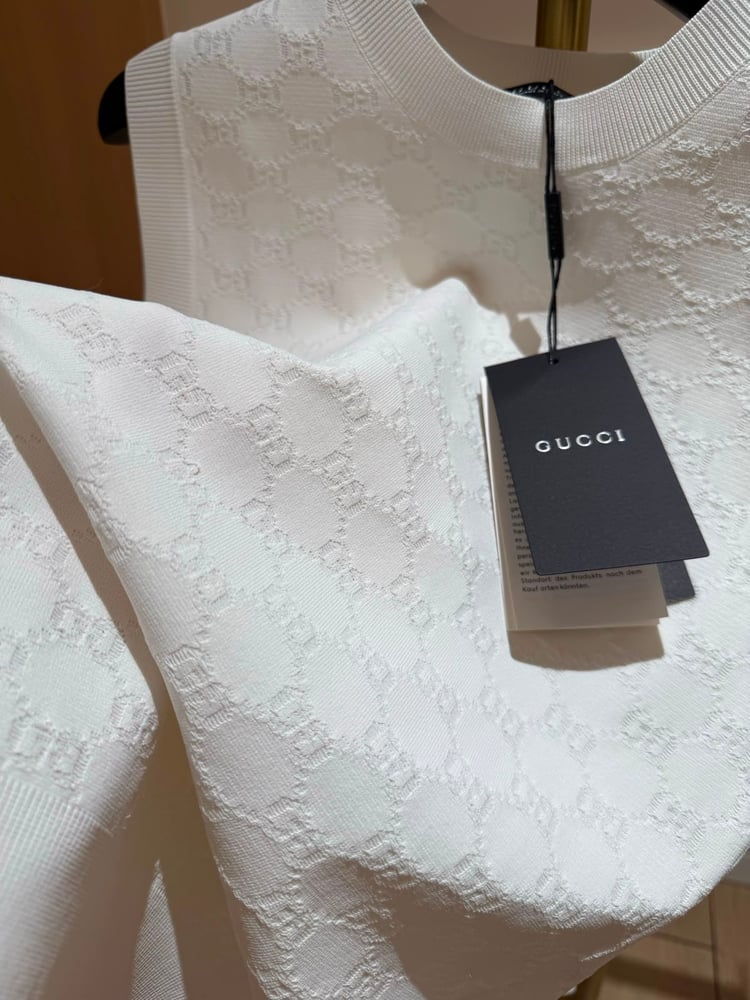 توب / بلوزة بدون أكمام "غوتشي" (Gucci) الفاخرة