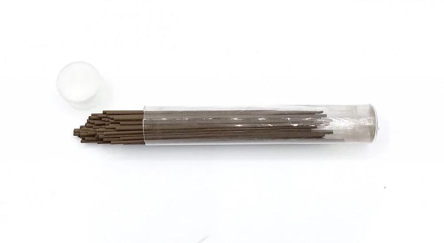 Luxury Vietnamese sticks Small size 10 cm, quantity 60 sticks, lasts approximately 35 minutes during burning.