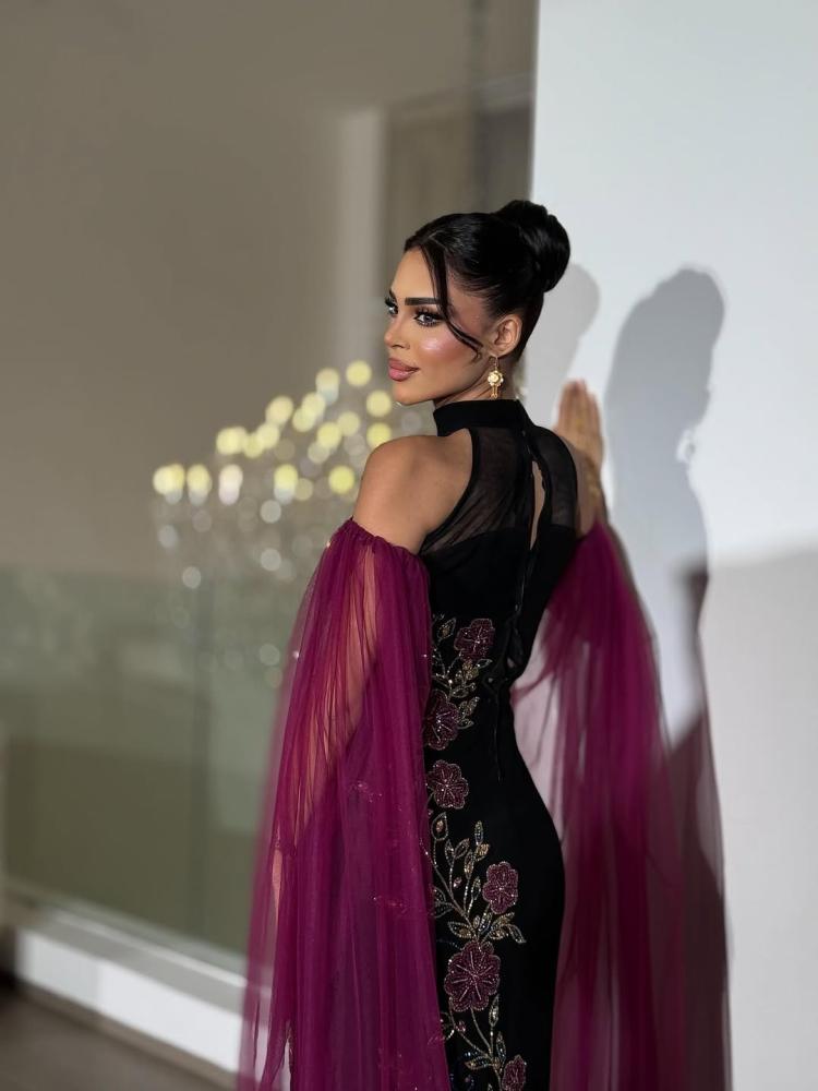 Evening dress with tulle sleeves