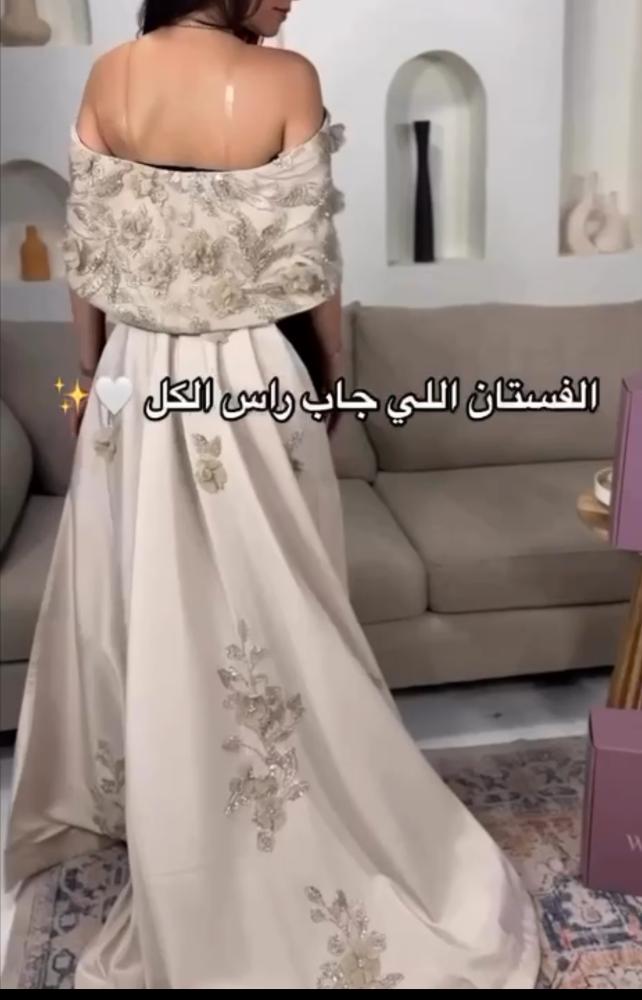 فستان سهره باربي تطريز بذيل من الخلف