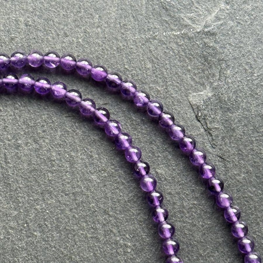 عقد فنتج “Amethyst Bloom” بلؤلؤ بنفسجي وكريستال راينستون