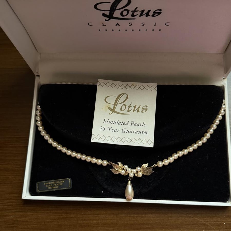 Lotus Pearl Drop Choker — إصدار كلاسيكي فنتج